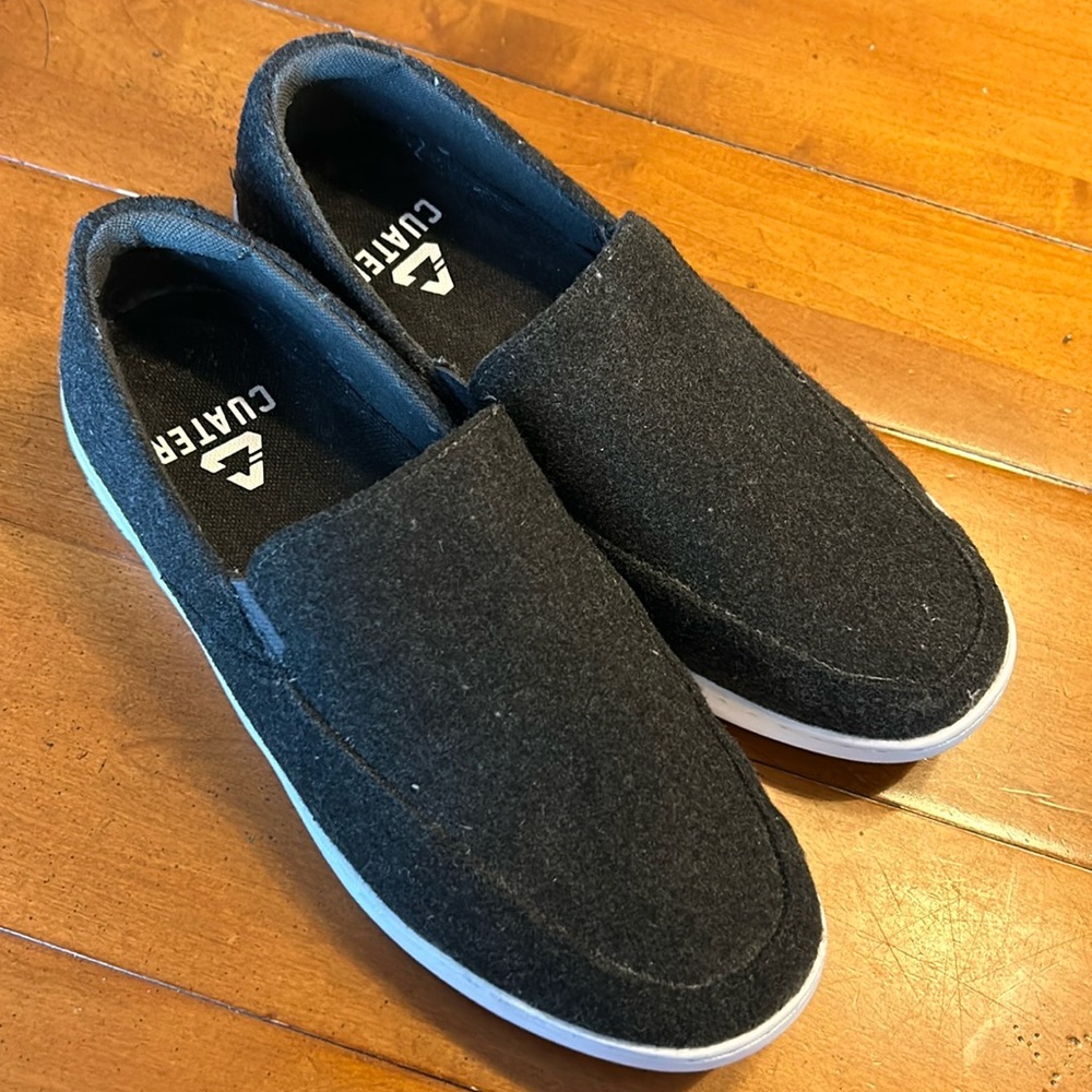 Gently worn men’s slip on shoe by CUATER by Travis Matthew   Size 9    Dark gray